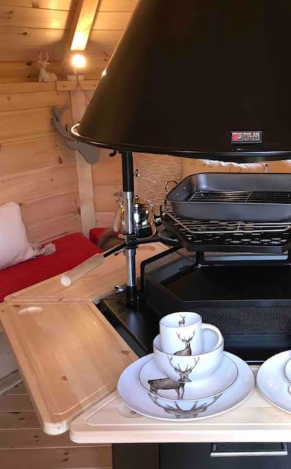 Romantic Treehouse With Hot Tub & Bbq Lodge Praze an Beeble 外观 照片