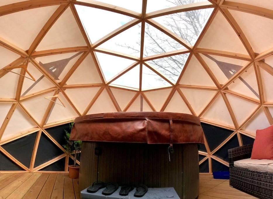 Romantic Treehouse With Hot Tub & Bbq Lodge Praze an Beeble 外观 照片