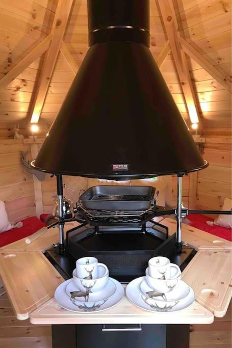 Romantic Treehouse With Hot Tub & Bbq Lodge Praze an Beeble 外观 照片