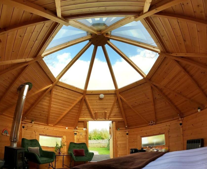 Romantic Treehouse With Hot Tub & Bbq Lodge Praze an Beeble 外观 照片