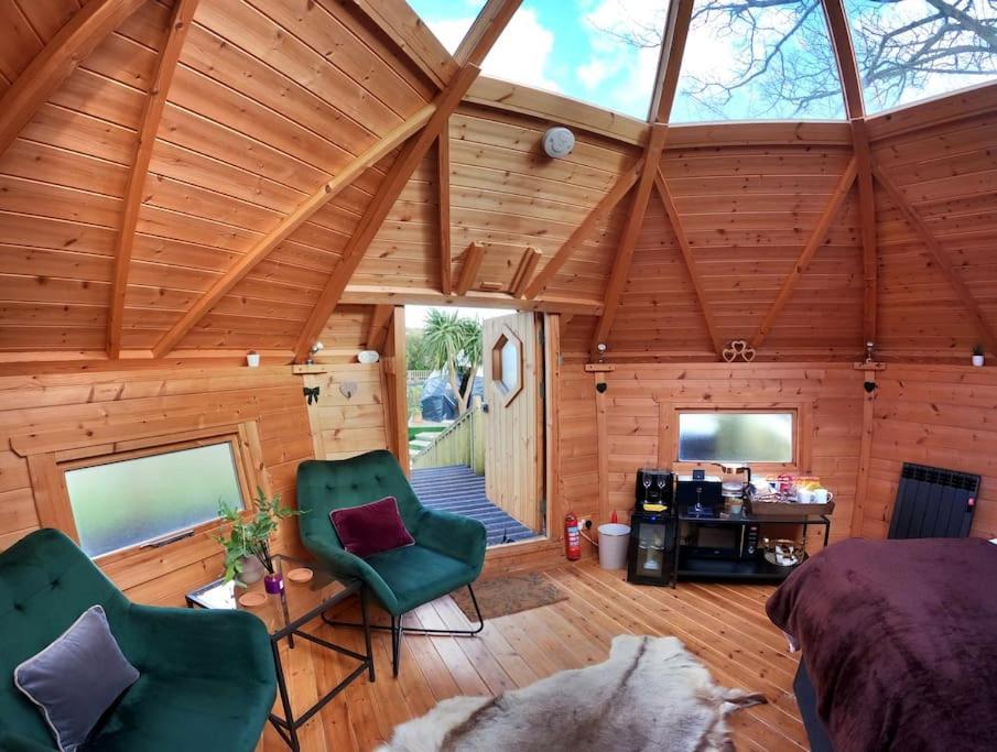 Romantic Treehouse With Hot Tub & Bbq Lodge Praze an Beeble 外观 照片
